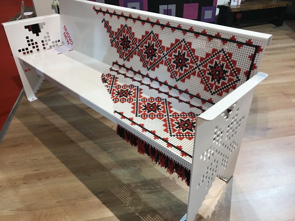 DOR bench with a Romanian traditional folk motifs