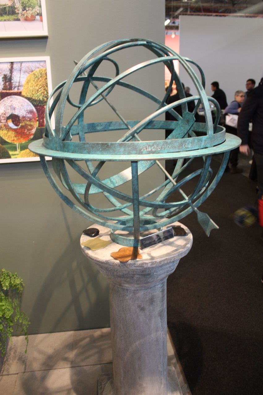 Weathered bronze pieces have a lovely green patina and can be an eye-catching accent.