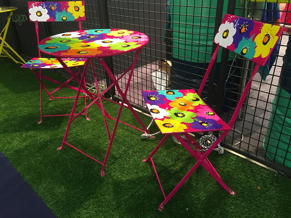 Decor for kids room - bold furniture