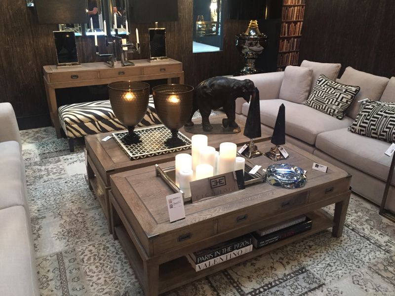 Decorate the coffee table with accessories