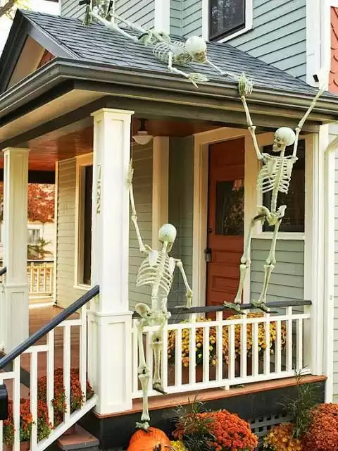 Decorate the house exterior with skeletons