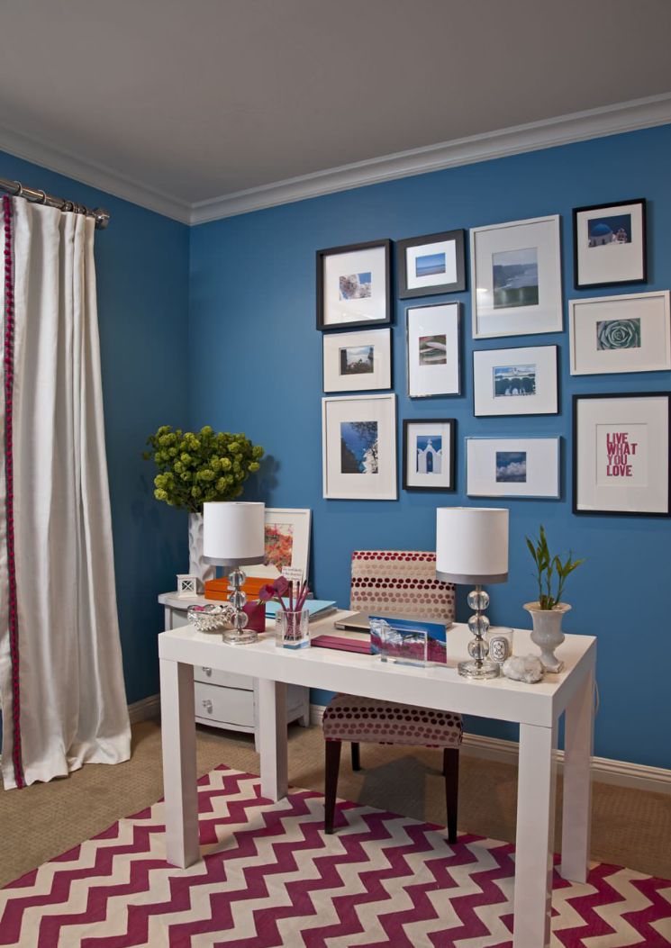 Decorate the office wall with diff frame