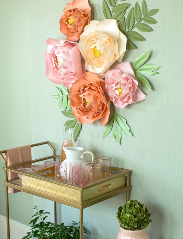 Decorate the wall with paper flowers