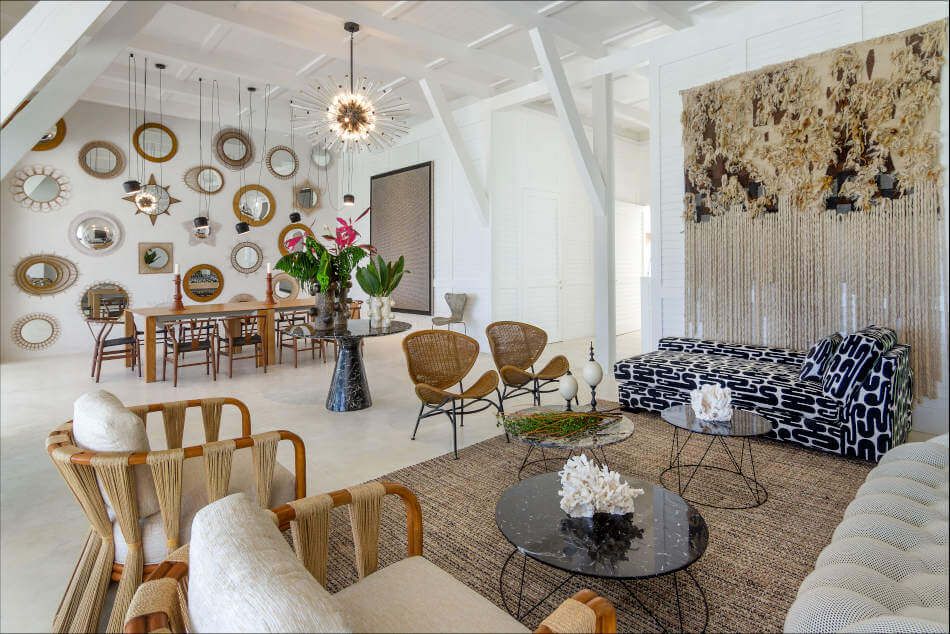 Decorating a Mediteranean living room with mirrors