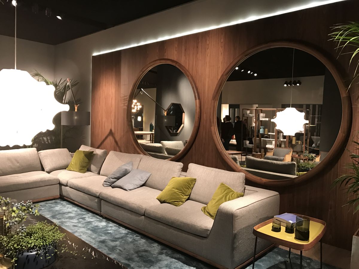 Decorating a living room with large round mirrors from Porada