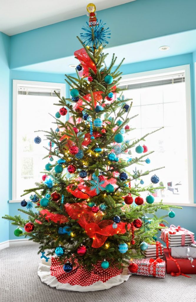 Decorating the christmas tree for a turquoise room