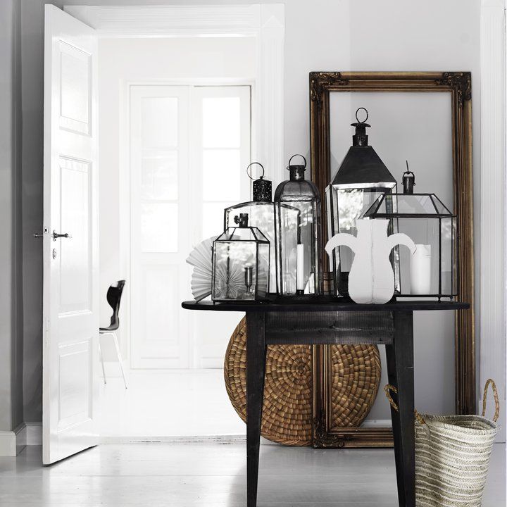 Decorating with black lanterns