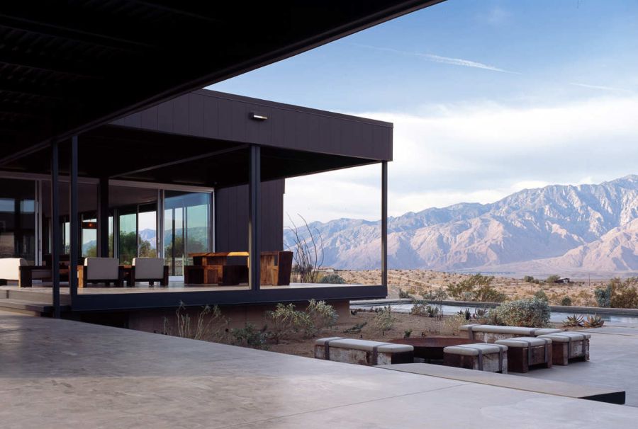 Desert House by Marmol Radziner side view