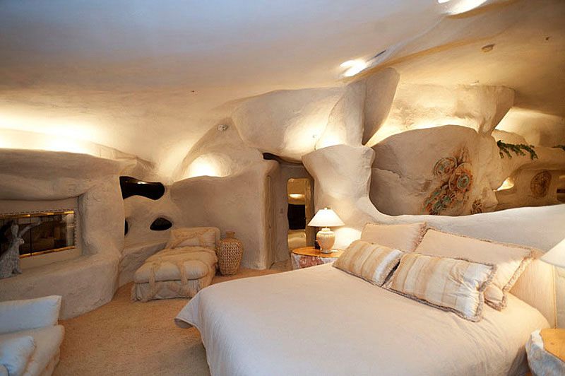 Dick Clark’s Unique Flintstone Style House Bedroom design