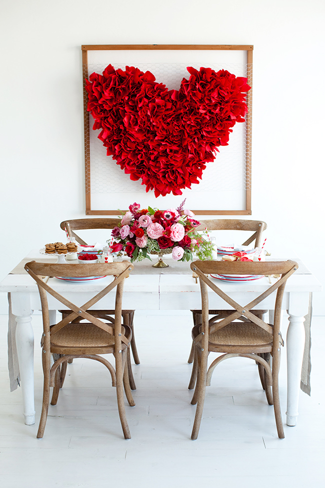 Dinig room framed big heart roses