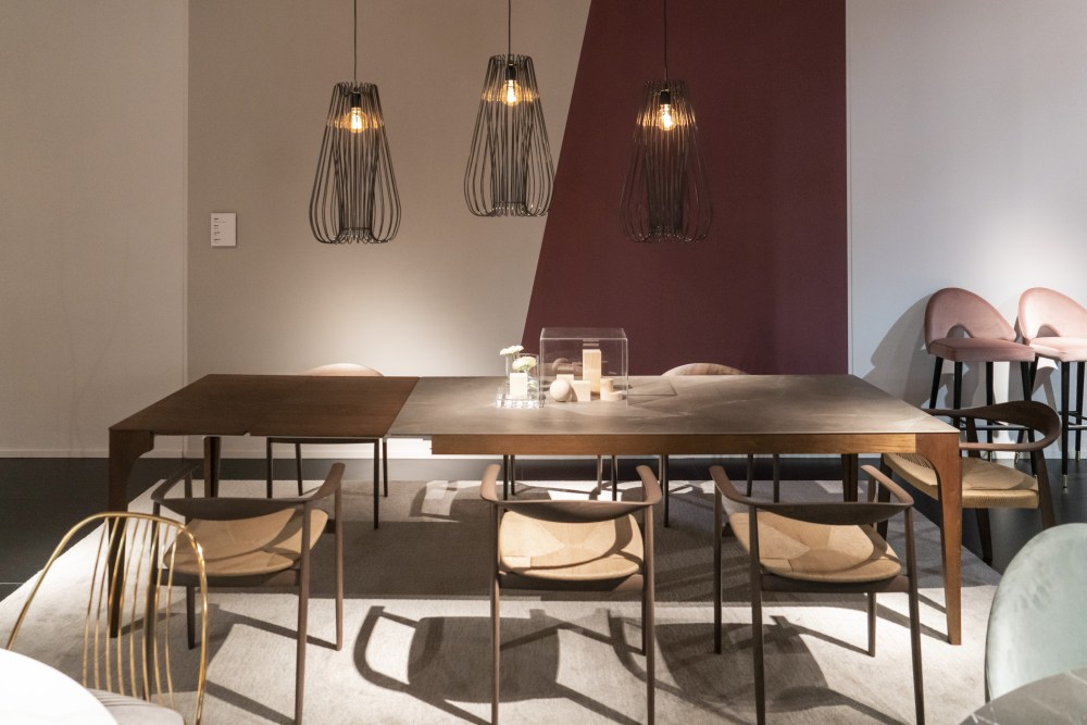 Dining room with hanging lamps