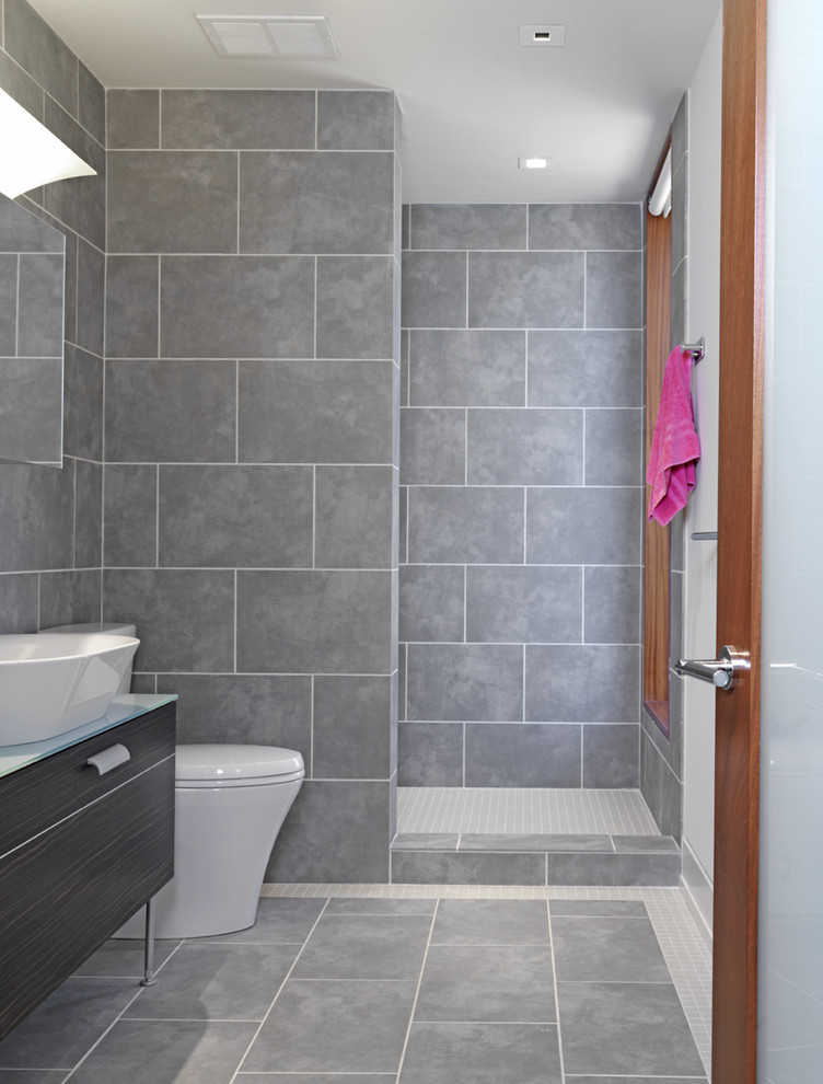 Doorless Walk-In Shower for a Small Bathroom