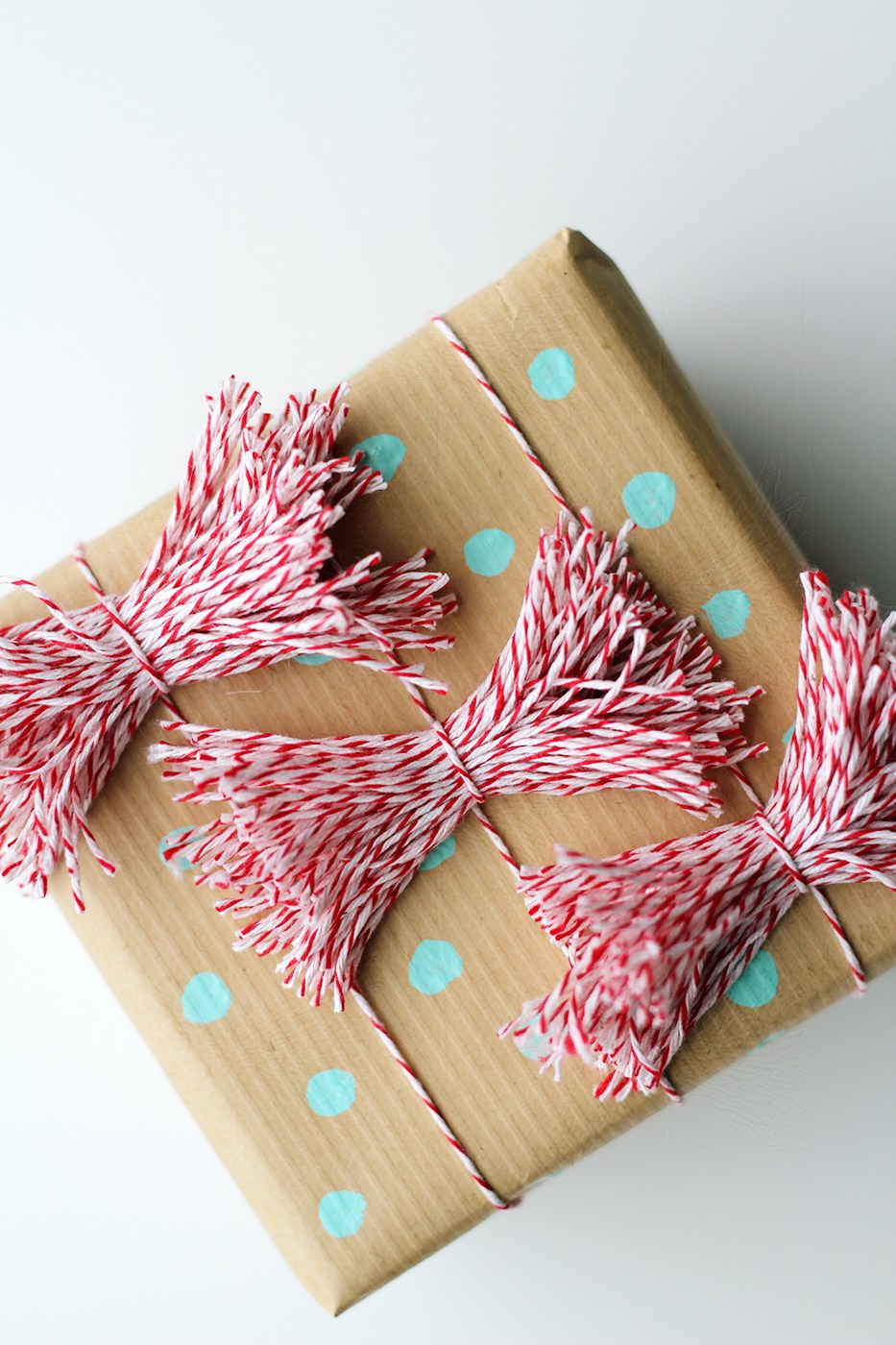 Dots-and-Bows for Christmas Gifts Wrap