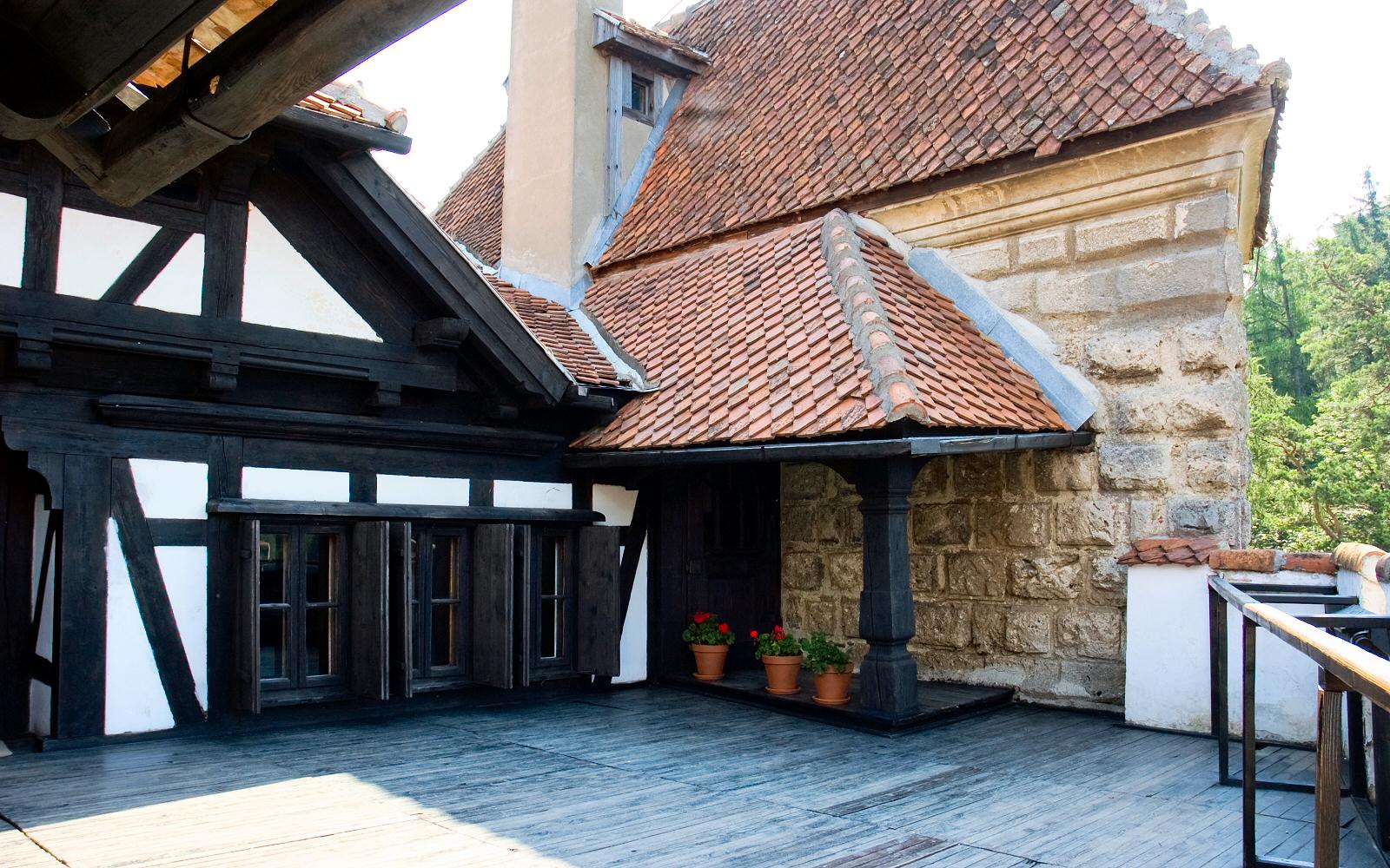 In essence, the castle in its current state is a huge residence with lots of previous decorations