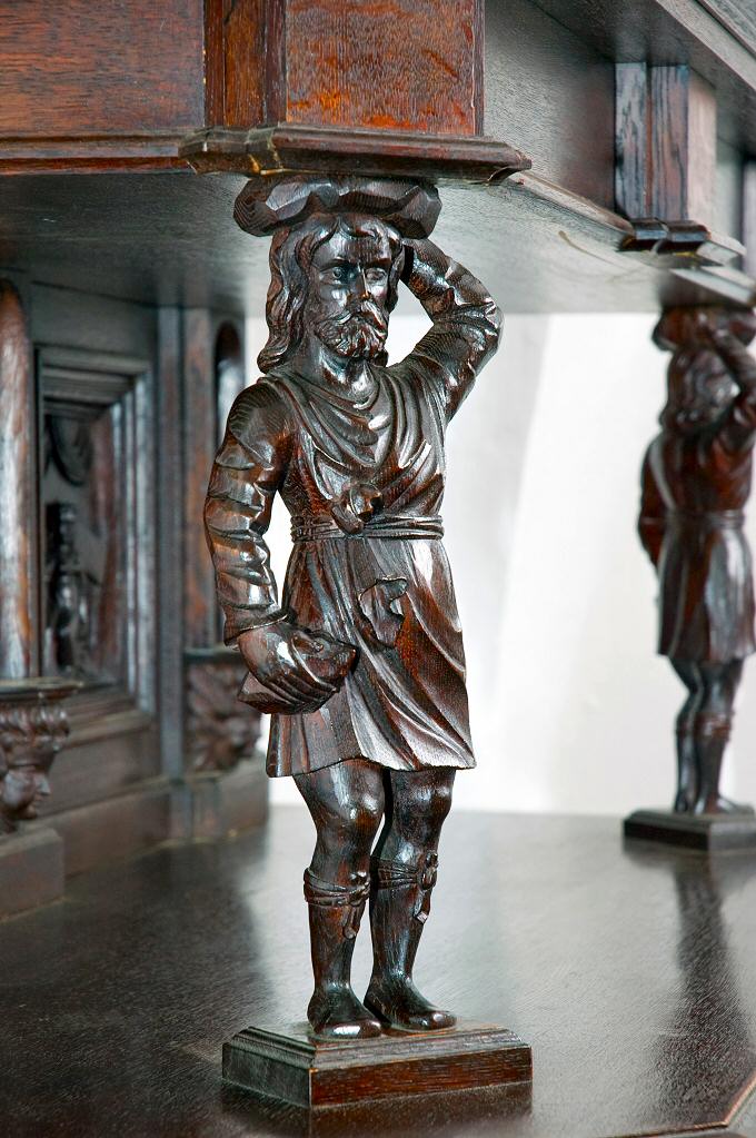The interior of the castle is decorated with numerous sculptures, statues and military ornaments 