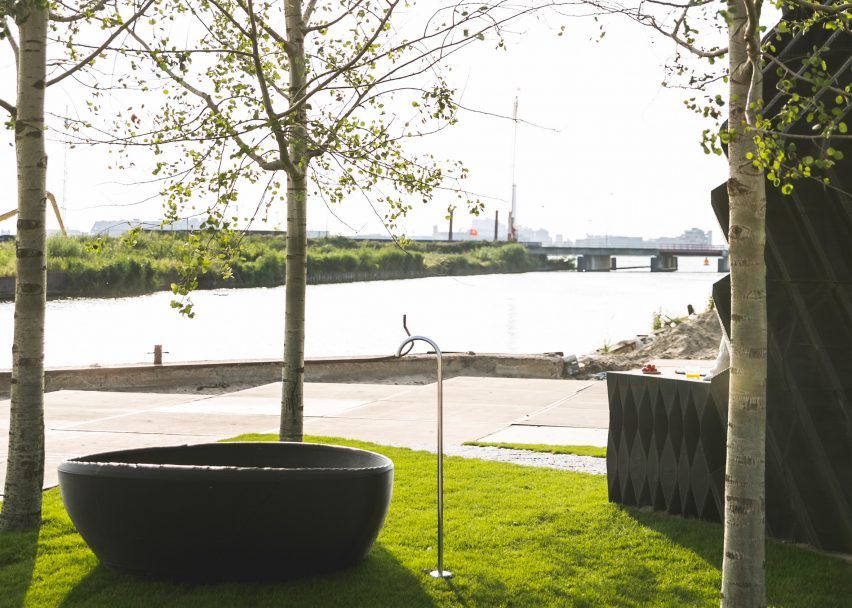Dutch studio DUS Architects has 3D printed Micro house bathtub outsite