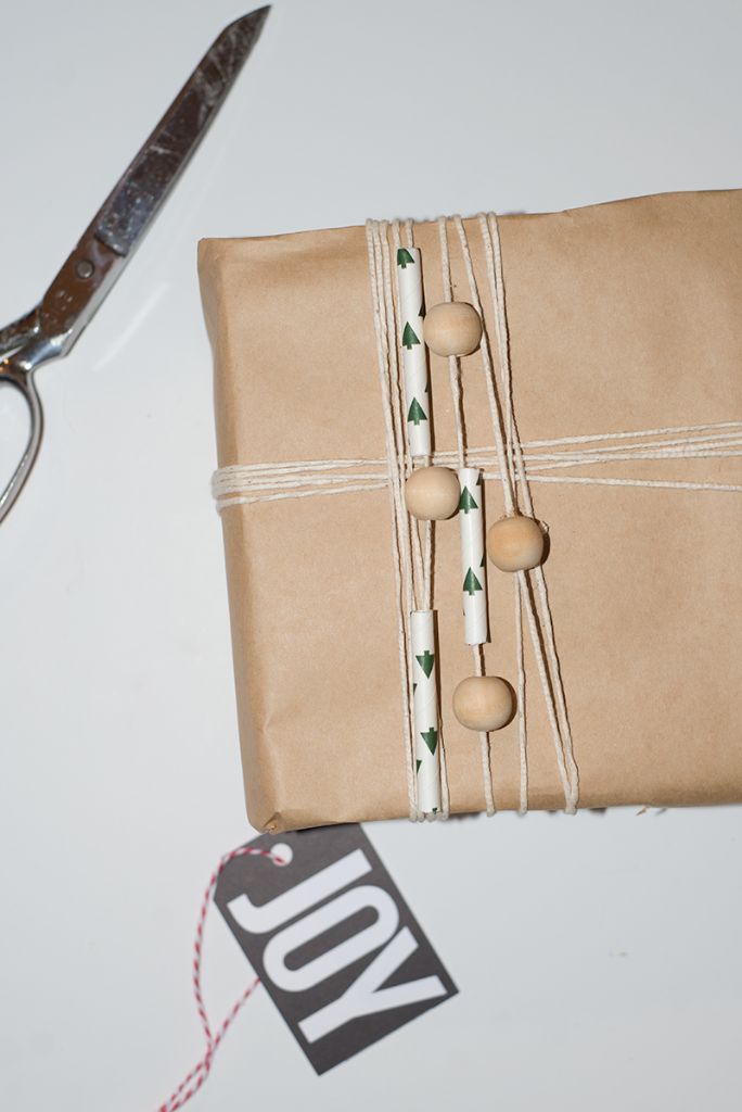 Easy Brown Paper Gift Wrap for Christmas