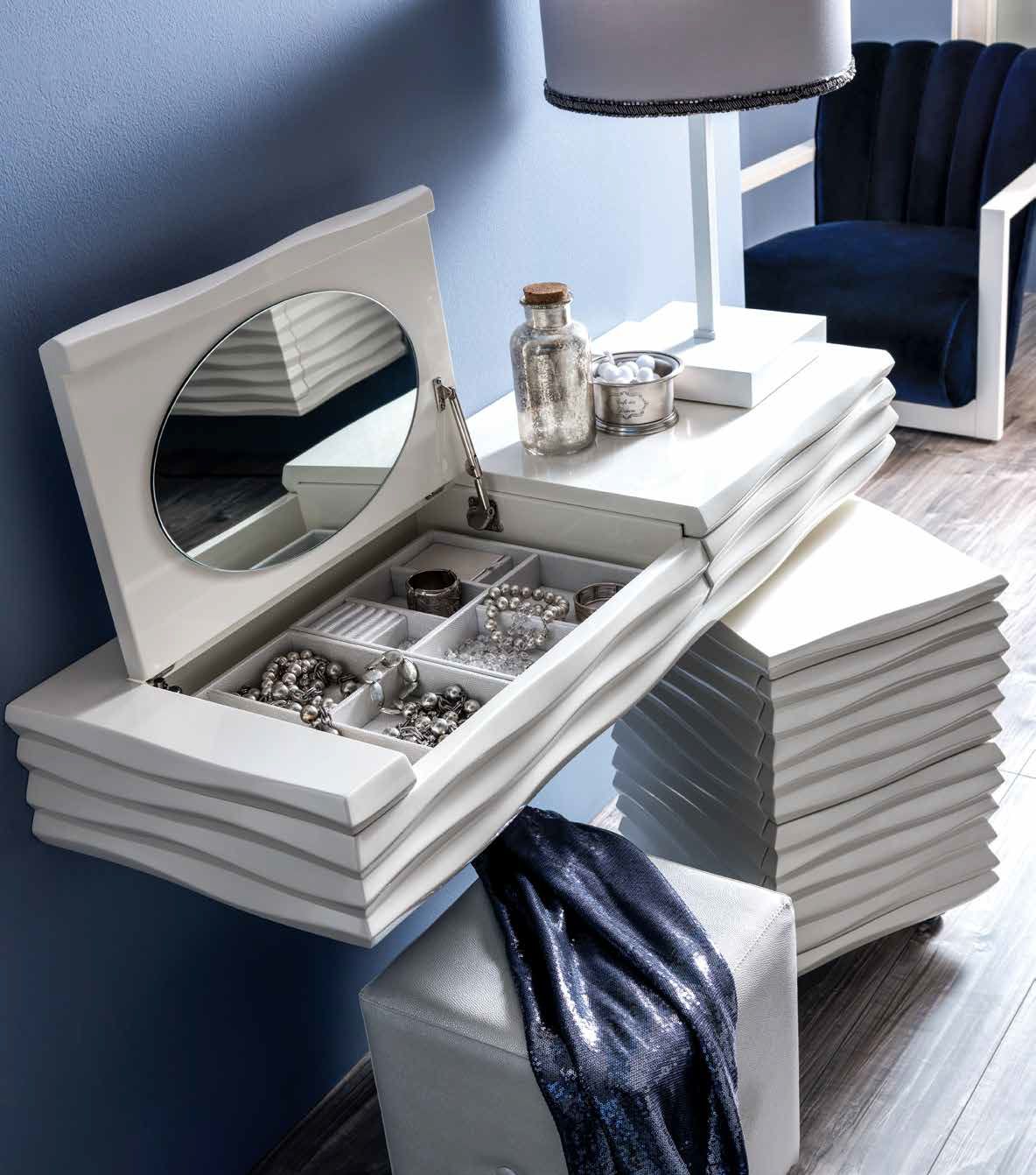 Ebon dressing table in white