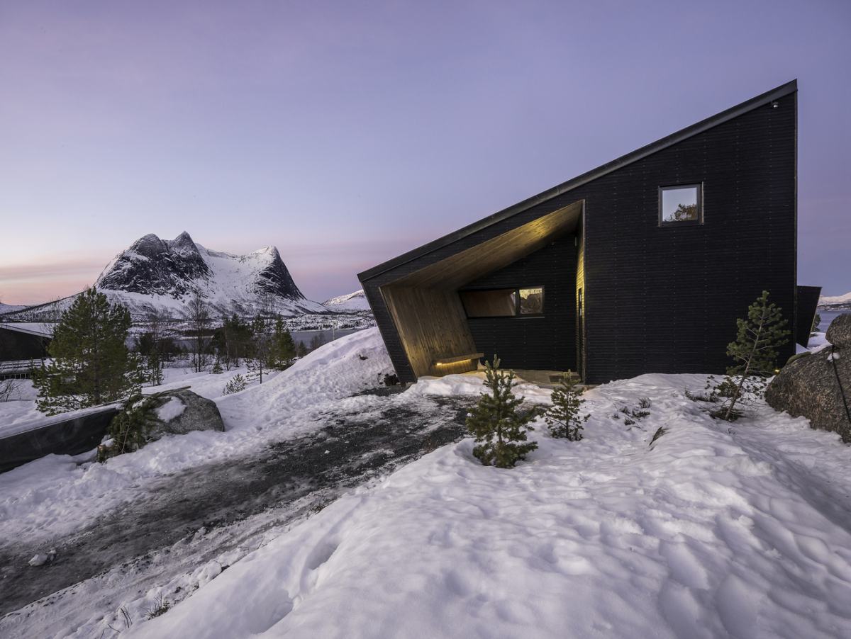 Efjord Retreat Cabin Stinessen Arkitektur entryway
