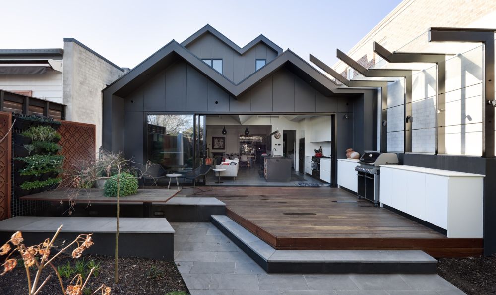 Elmhurst House by Rebecca Naughtin Architect backyard