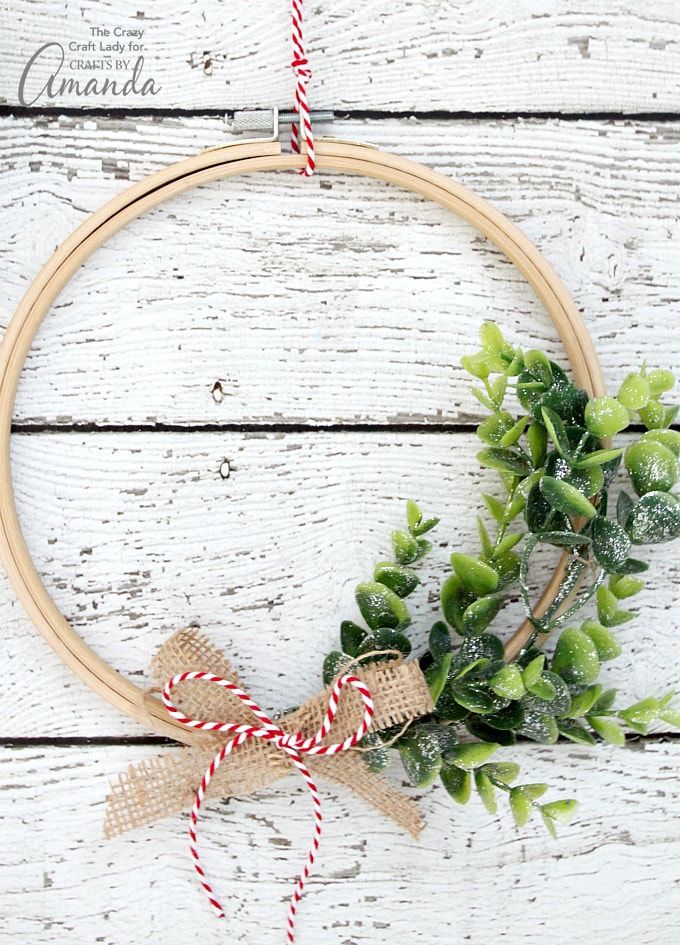 Embroidery hoop wreath with a light design