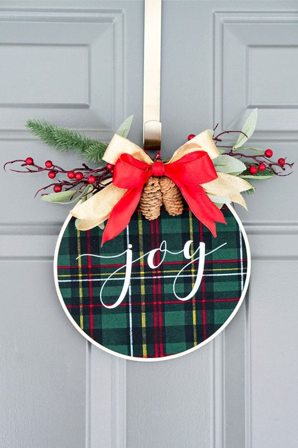 DIY Christmas wreath using embroidery hoops