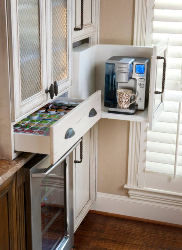 Example of a classic kitchen design in Dallas