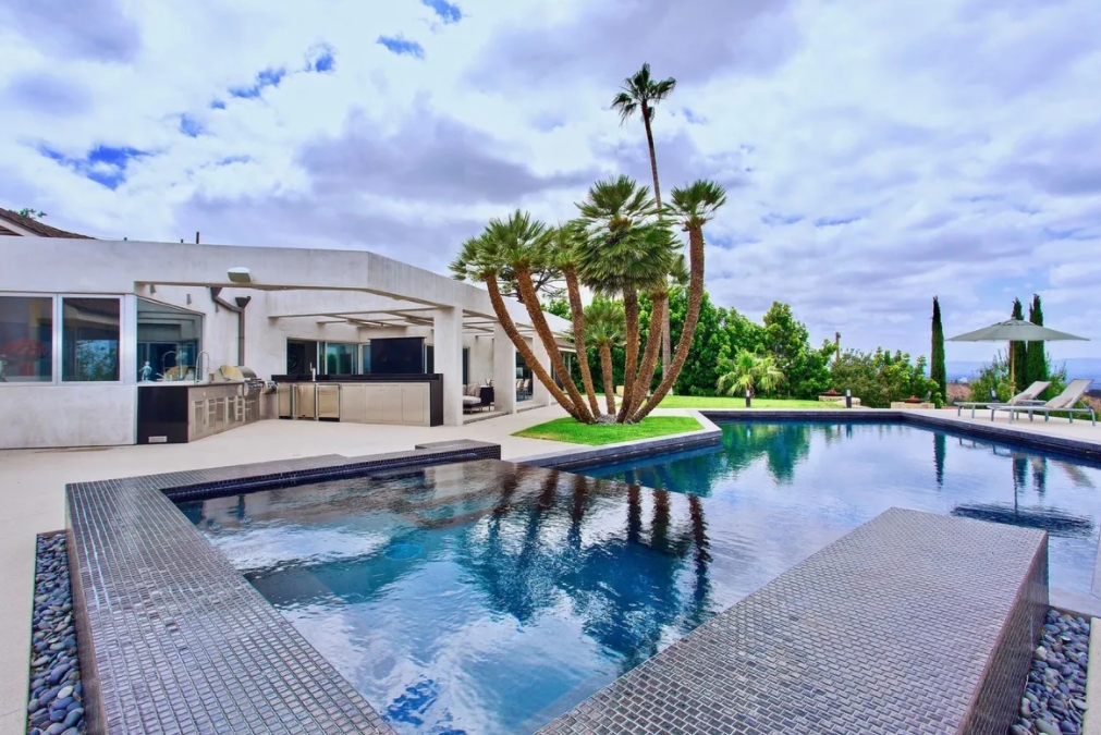 Expansive Mountain Views