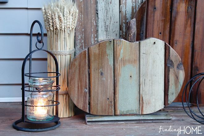 wood pallet pumpkin decor