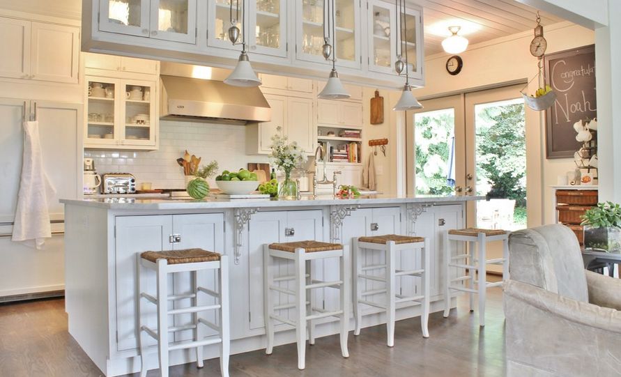 Family farmhouse white kitchen design