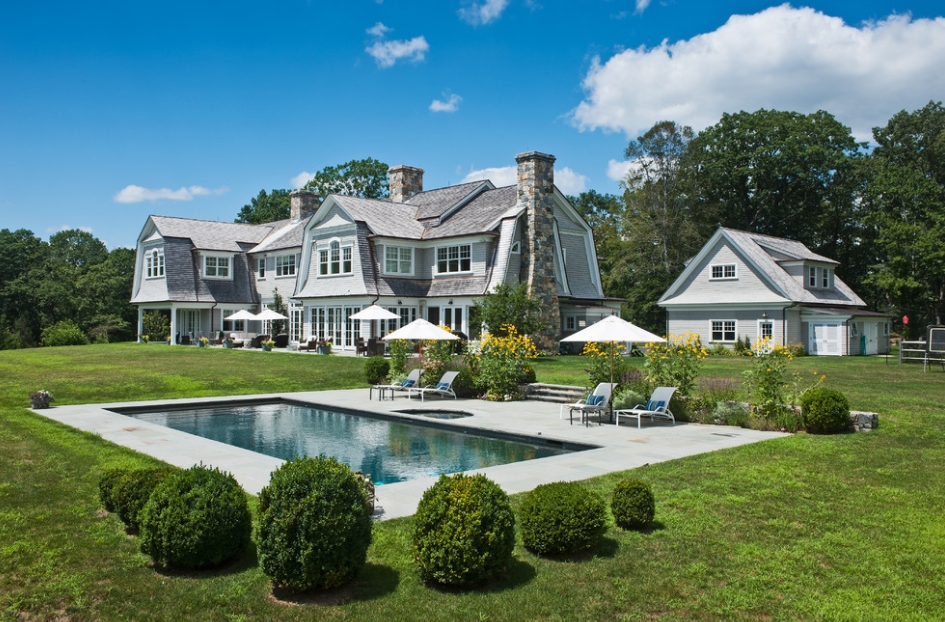 Farmhouse Backyard 