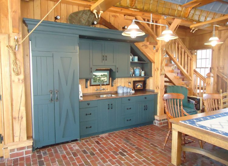 Farmkitchen design with bricks floor