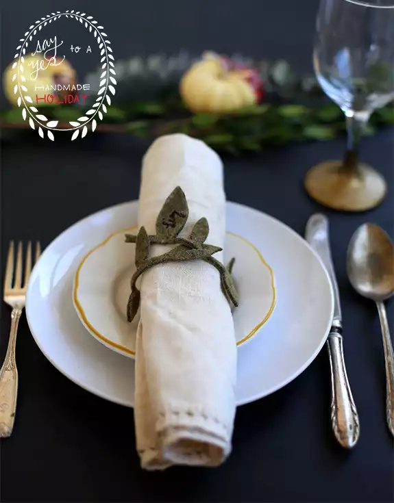 Felt leaf napkin rings