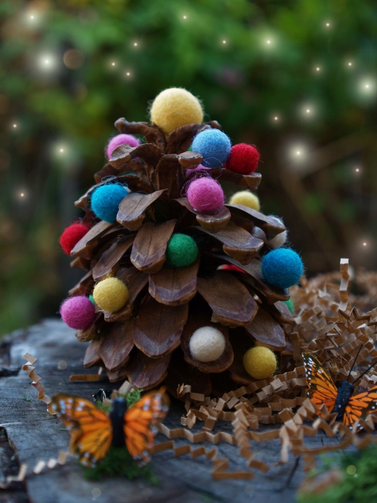 Felt wool and pine cone christmas Tree