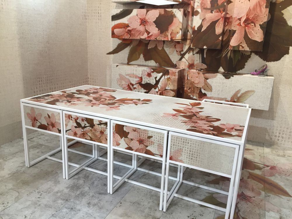 Feminine floral pattern dining room table