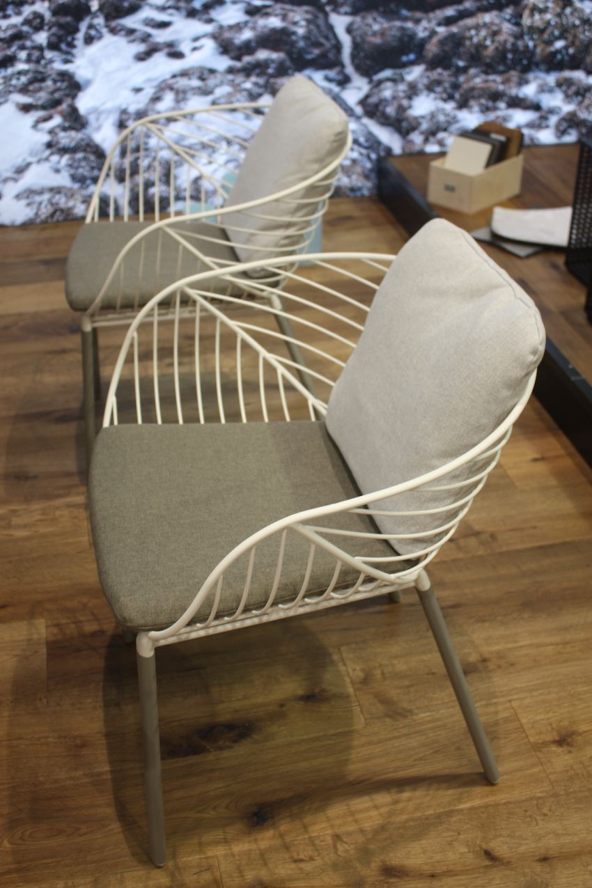 Called the Almond Chair, Fischer Moebil's outdoor dining chair actually reminds us of the vein pattern in an elegant leaf. They are fun and uncomplicated -- an easy addition to your outdoor living space.