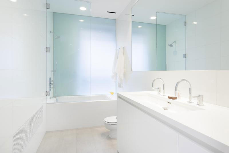 Flatiron apartment in NY with White bathroom