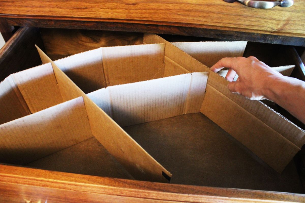 Flatten the cardboard grid for drawers