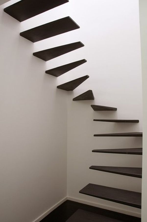 Floating spiral staircase without railing