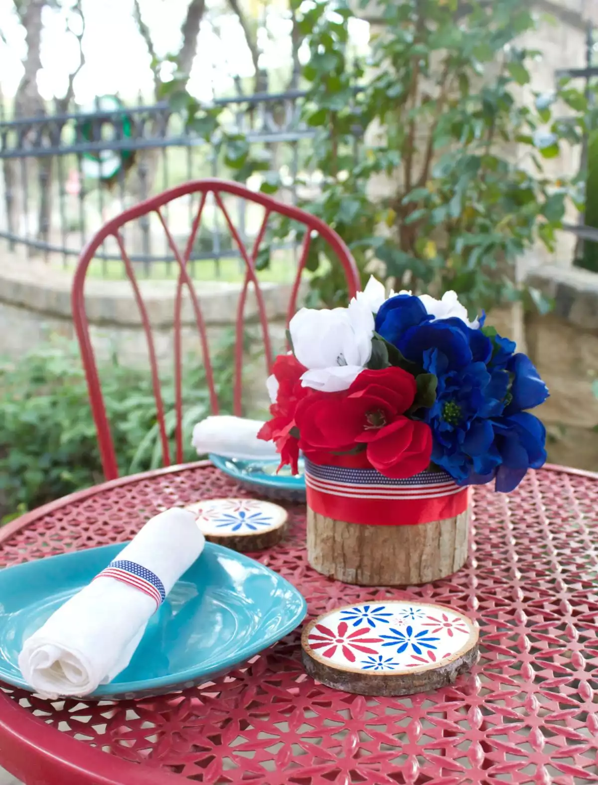 Floral Fourth of July Table Decor DIY