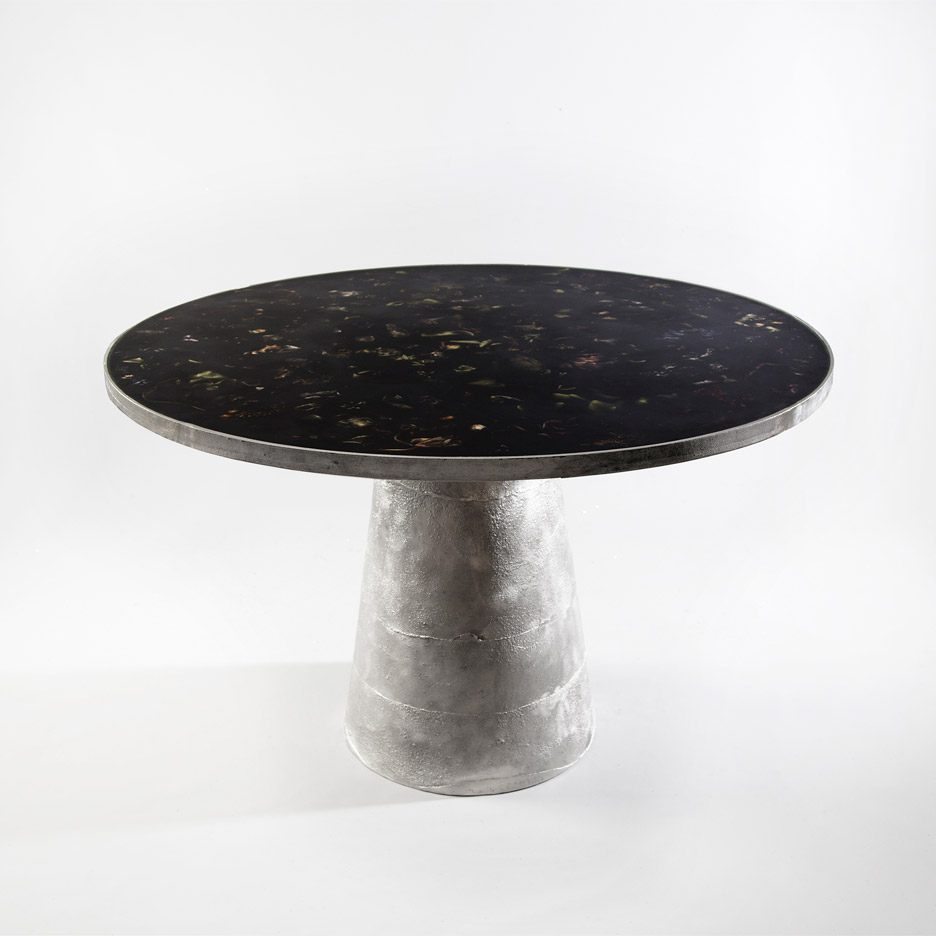 Floral collection black resin round table