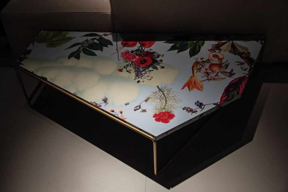 Floral pattern coffee table design