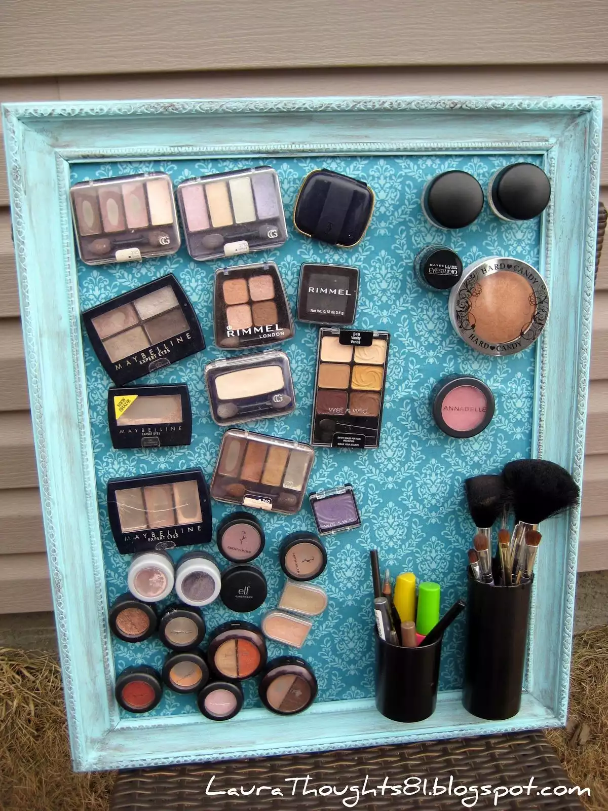 Framed magnetic makeup storage