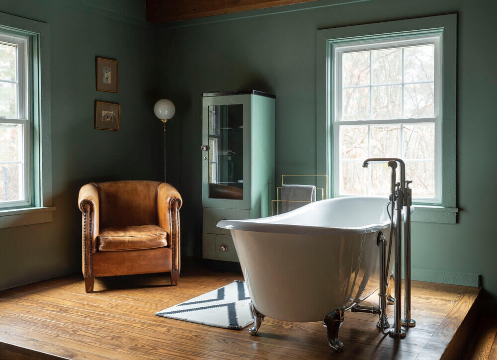 Freestanding bathtub and leather chair