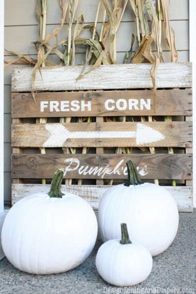 Fresh corn pallet sign