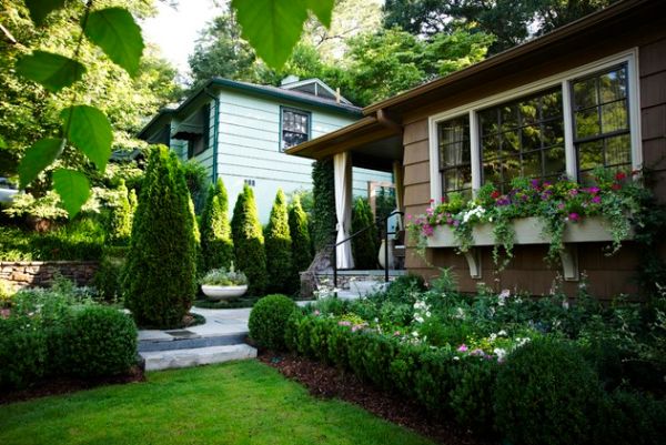 Front house garden
