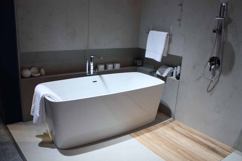 Functional bathtub area with shelves and shower