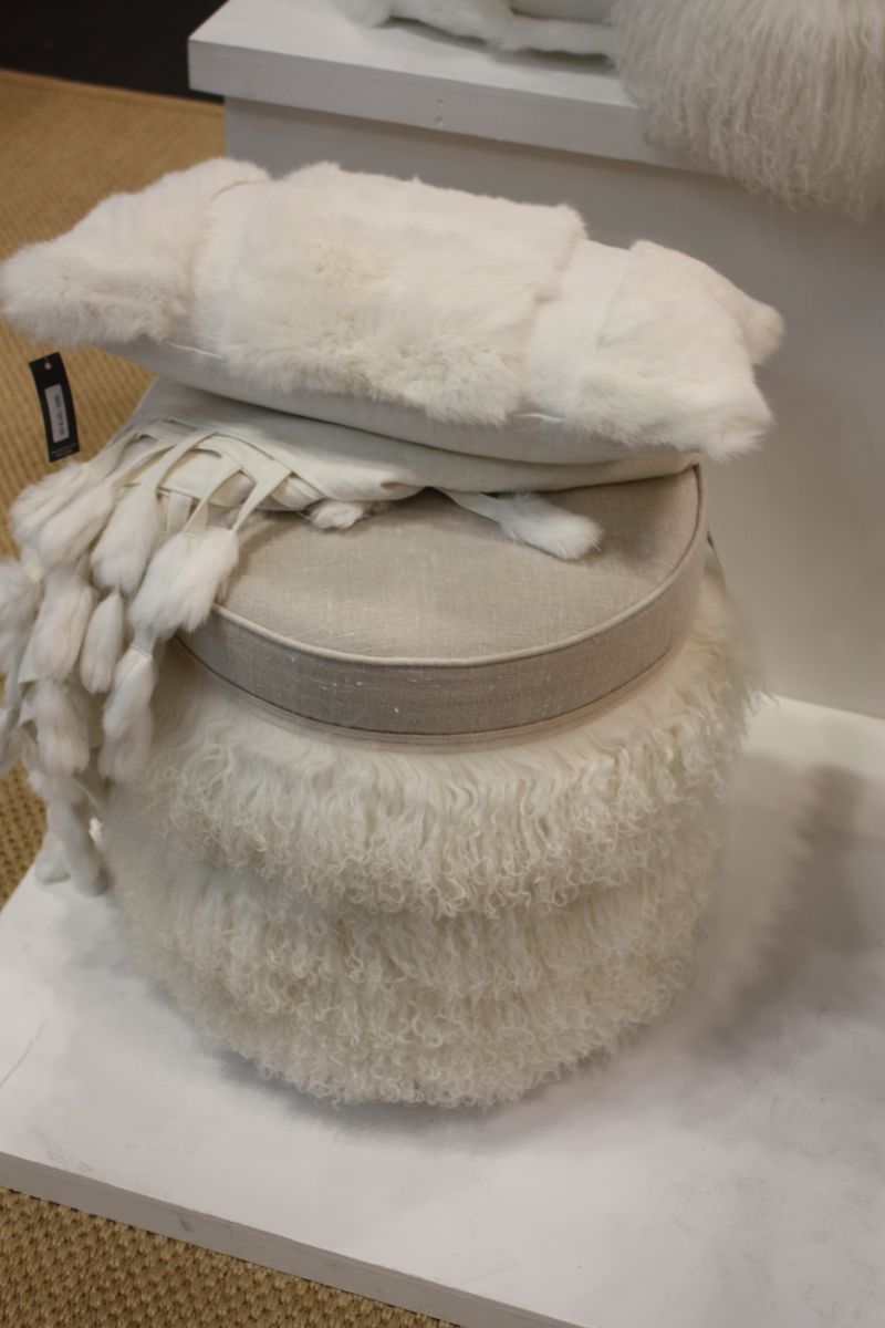 Fur ottoman for cold season