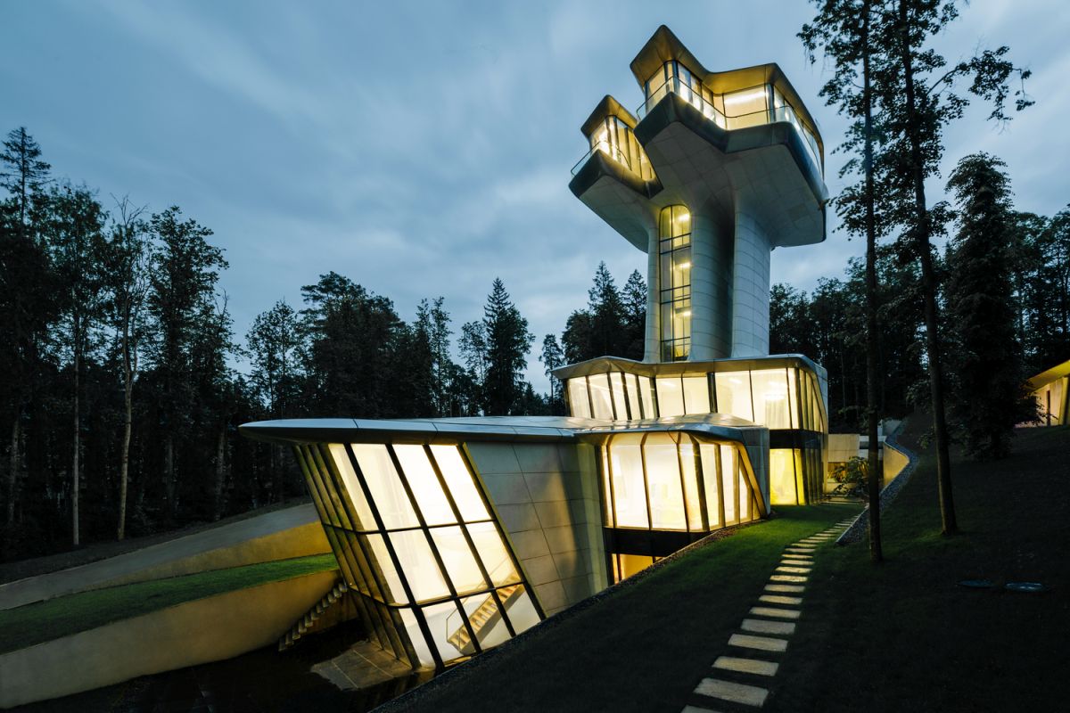 Modern Houses That Tame Nature In Extraordinary Ways