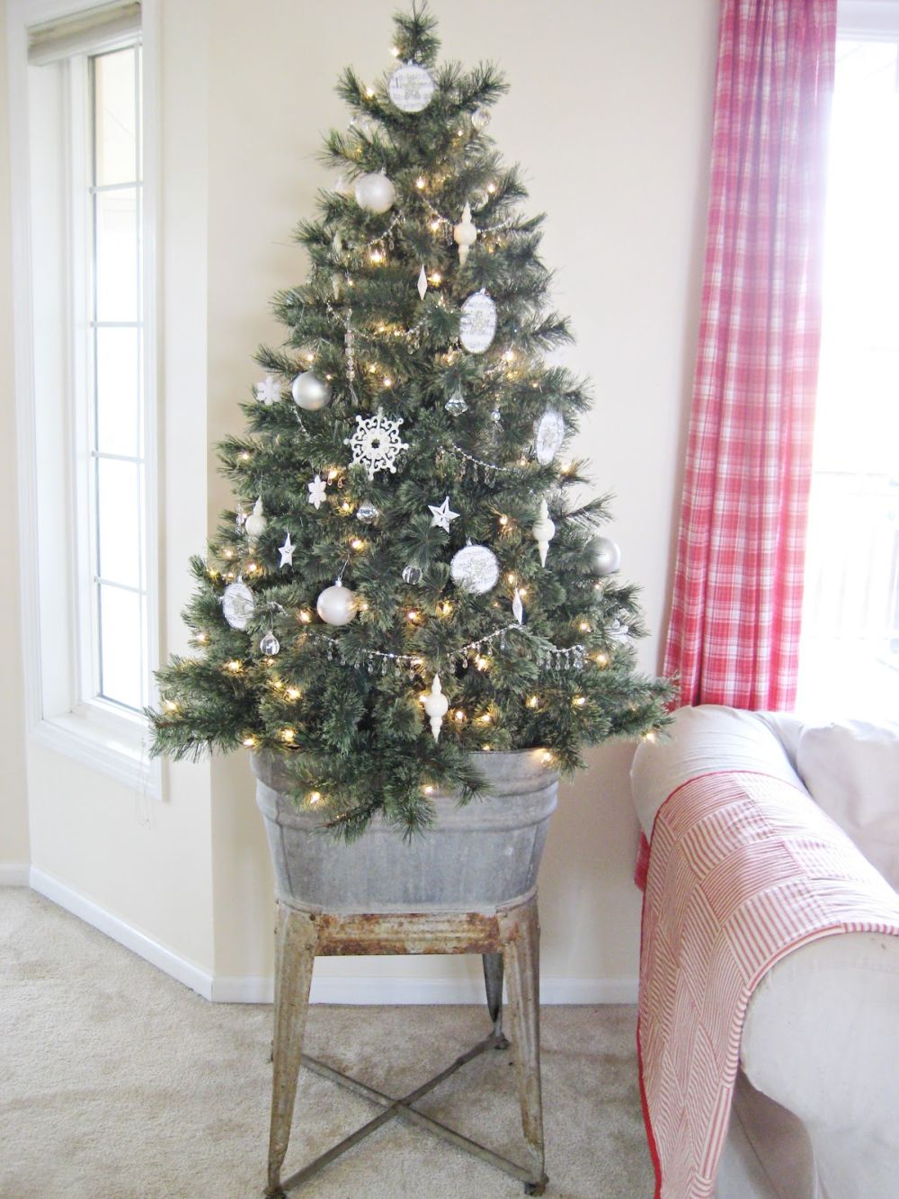 How do potted Christmas trees work?